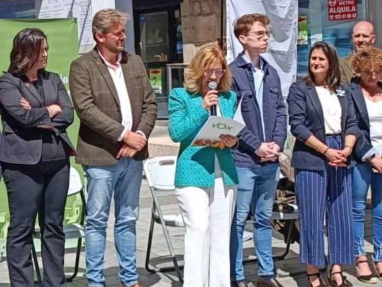 Purificación Pozo habla durante la presentación de la candidatura de VOX Béjar
