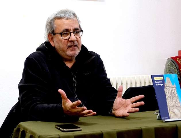 Xavier Frías Conde presenta en Béjar Susurros de Praga