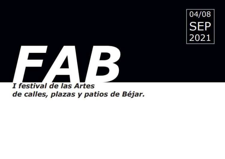 Letras blancas sobre texto negro (FAB) y leyenda I Festival de las Artes de calles, plazas y patios de Béjar 