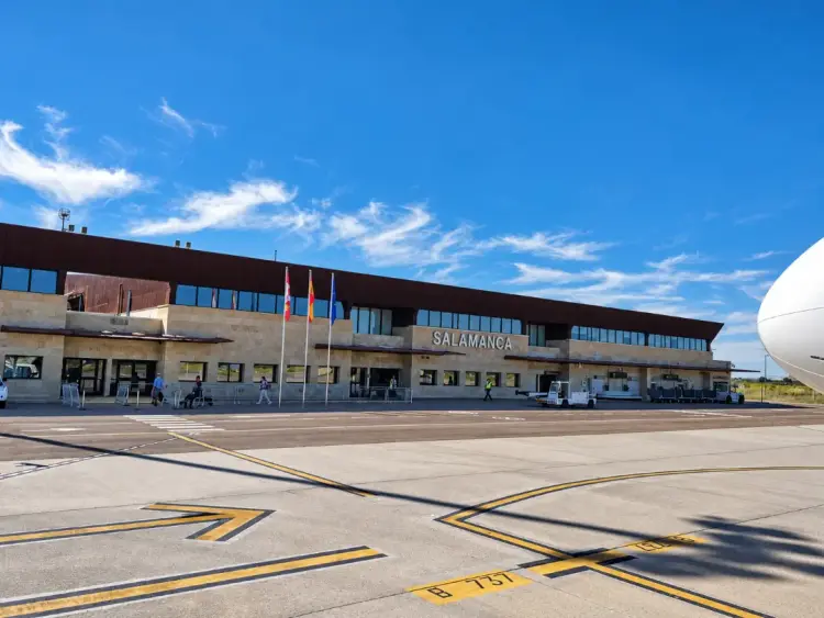 Vista de la terminal del Aeropuerto de Salamanca
