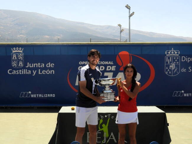 Mencía González y Sergio Dávila, ganadores del Open de Tenis Ciudad de Béjar