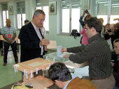 Los bejaranos madrugan y acuden a votar de forma masiva en una  jornada con algunas incidencias                                                       