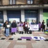 Concentración Día Internacional de la Mujer en Béjar con pancartas reivindicativas y el mensaje “Respeto para Charo”.