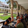 Participantes del XVII Torneo de Ajedrez Ferias de Béjar compiten en el Claustro de San Francisco.