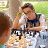 Jóvenes jugadores de ajedrez durante una partida del Torneo Ferias de Béjar.