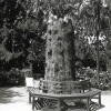 Banco octogonal en torno a un árbol tronchado El Bosque de Béjar
