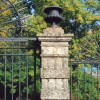 Detalle de la copa tipo Medici en la Puerta de la Justa Bosque de Béjar