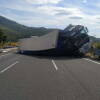 Camión volcado en la A66 a su paso por Béjar