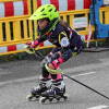 Corredora con patines en línea disputando la prueba