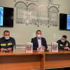 Bomberos de Béjar junto al diputado de cultura durante la presentación del libro en la Salina