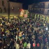 Asistentes a la cabalgata en la Plaza Mayor de Béjar