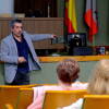 Explicación del funcionamiento de dispositivos antiguos de cine doméstico en la Universidad de la Experiencia de Béjar.