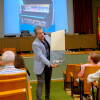 Antonio Sánchez muestra el Super NIC Electromatic en una actividad cultural en Béjar.