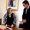 La ponente junto al presidente del Ateneo , Ivan Parro