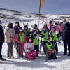 Grupo de escolares en la nieve