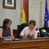 Elena Martín y Francisca Andrés en el salón de plenos efectuando una rueda de prensa