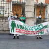 Representantes de la plataforma en defensa del hospital de Béjar frente a la Consejería de Sanidad en Valladolid