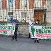Representantes de la plataforma en defensa del hospital de Béjar frente a la Consejería de Sanidad en Valladolid