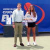 Anna Boron, campeona femenina del ITF Junior Béjar, tras la entrega de premios