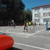 Jugando un partido de baloncesto en la plaza de Santa Teresa en Béjar