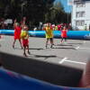 Jugando un partido de baloncesto en la plaza de Santa Teresa en Béjar