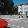 Jugando un partido de baloncesto en la plaza de Santa Teresa en Béjar