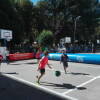 Jugando un partido de baloncesto en la plaza de Santa Teresa en Béjar