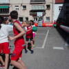 Jugando un partido de baloncesto en la plaza de Santa Teresa en Béjar