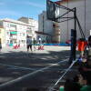 Jugando un partido de baloncesto en la plaza de Santa Teresa en Béjar