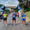 tres hombres conformando pódium