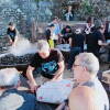 Celebración del Mejillón Rock en la localidad de San Martín del Castañar sirviendo mejillones