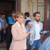 Anabel Alonso entrando en el balcón del ayuntamiento de Béjar