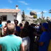 Alcalde junto a los participantes en la Romería de la Peña de la Cruz