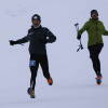Dos corredores por la nieve