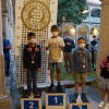 Pódium con tres ganadores