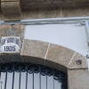 Parte de una fachada con arco