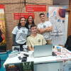 studiantes de la Universidad de Salamanca en el stand del Consejo de Delegaciones en la Feria de Bienvenida de Béjar 2025
