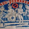 Cartel con caricaturas de los miembros del grupo Vado Permanente