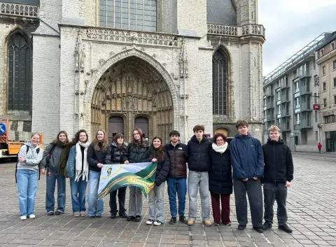 Grupo de estudiantes y profesoras del IES Río Cuerpo de Hombre en Gante durante su movilidad Erasmus+