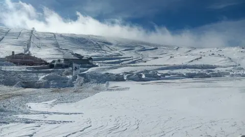 Estación de esquí Sierra de Béjar - La Covatilla completamente nevada en febrero de 2026