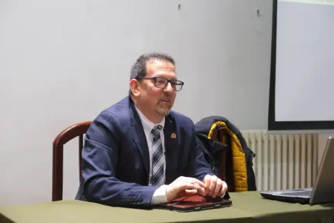 Raúl Molina Recio durante su conferencia sobre los duques de Béjar en el Casino Obrero.