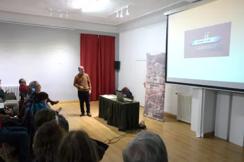Javier Ramón Sánchez Martín durante su conferencia sobre el Tinte del Duque en Béjar