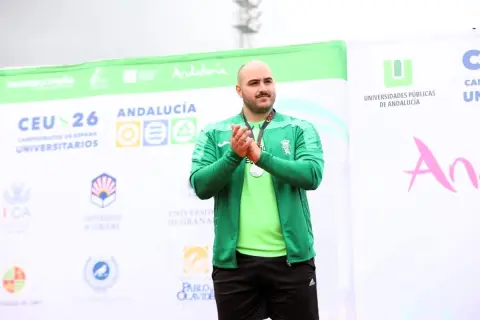 Rubén Matas, portando medalla subcampeón España Universitario