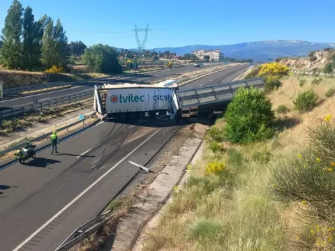 Accidente dos camiones en la A-66, La Cabeza de Béjar 