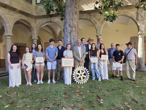 Foto de familia de la entrega del XI premio "Protagonistas del mañana" del Rotary Club de Béjar