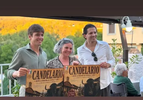 La alcaldesa de Candelario presenta el cartel de la Feria Taurina 2026 junto a Sebastián Ritter y Alejandro Mora