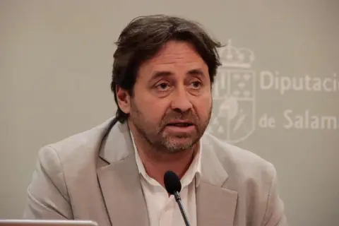 Antonio Cámara durante una rueda de prensa en la Diputación de Salamanca