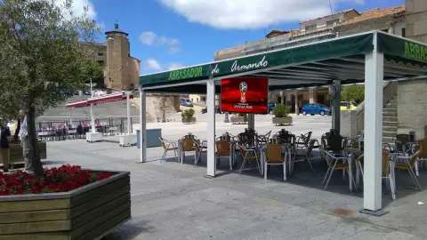 Terrazas de hostelería en la Plaza Mayor de Béjar