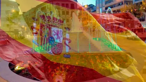 Bandera de España sobreimpresionada sobre uan foto de La Corredera de Béjar