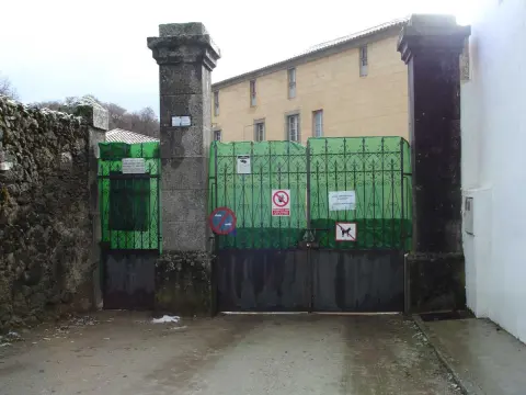 Puerta de EL Bosque de Béjar cerrada